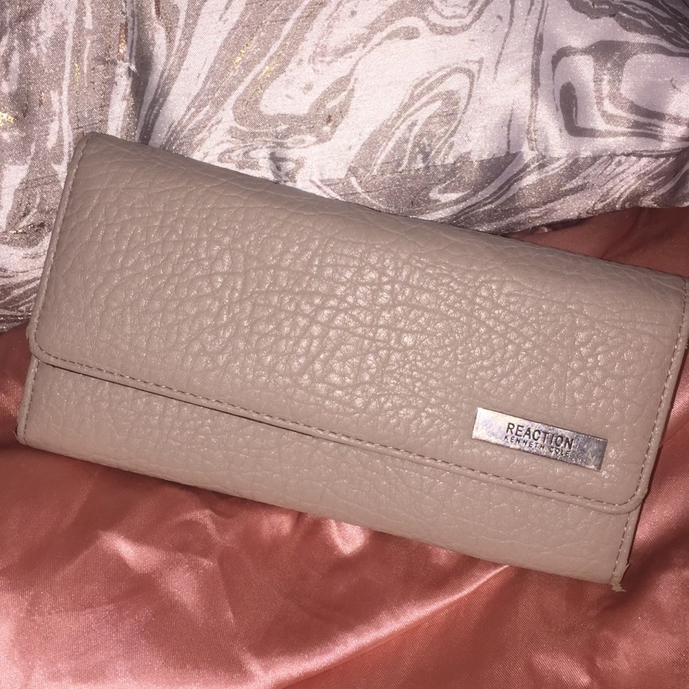 Authentic Nude Kenneth Cole Clutch ✨
